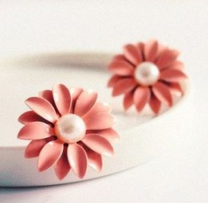 Pink Daisy Pearl Earrings