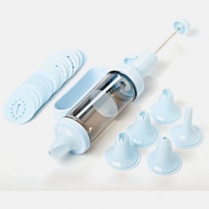 31 Piece Cake Decorating Kit